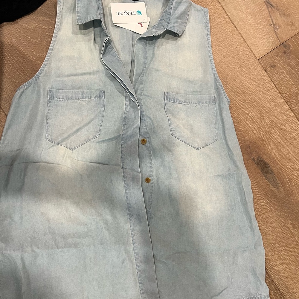 Denin sleevless button up top